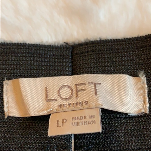 ☑️⚪️🆕 Loft Petite Textured Flippy Skirt ⚪️☑️ - Picture 5 of 6